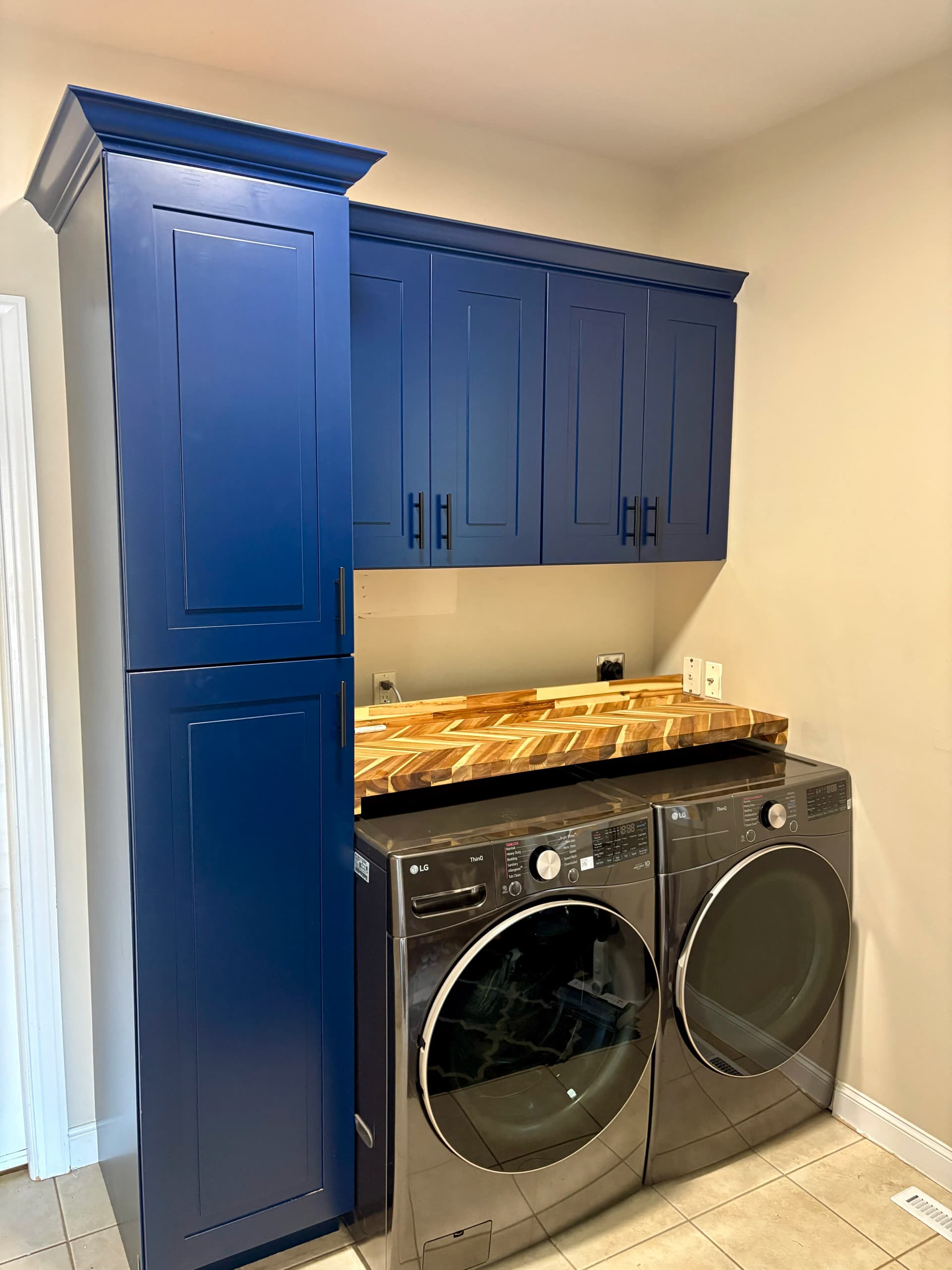 Custom Cabinet Laundry Room Remodel That Works as Hard as It Looks